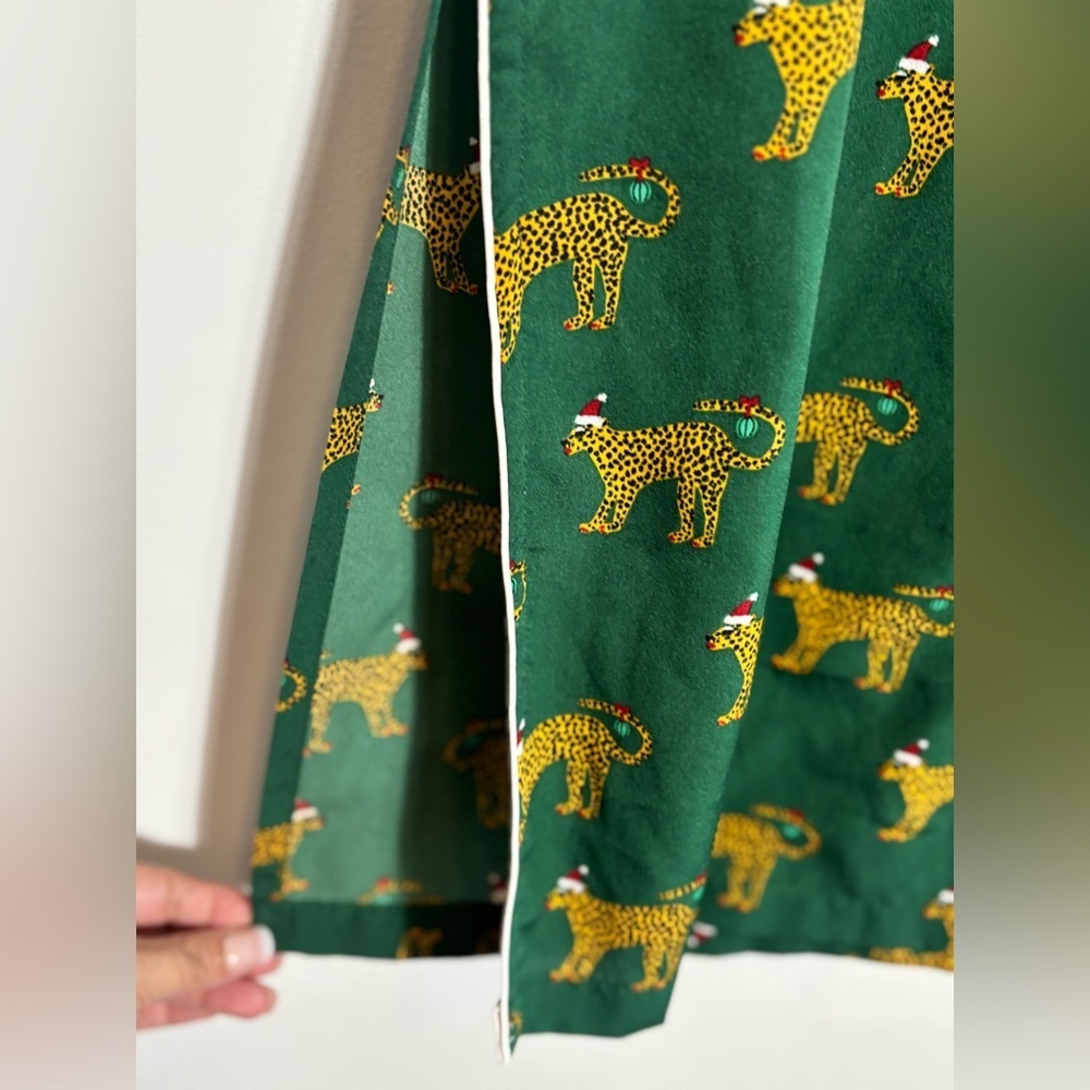 Bouffants & Broken Hearts Green Cheetah Print Christmas Pajama Pants Size Medium - Picture 4 of 5